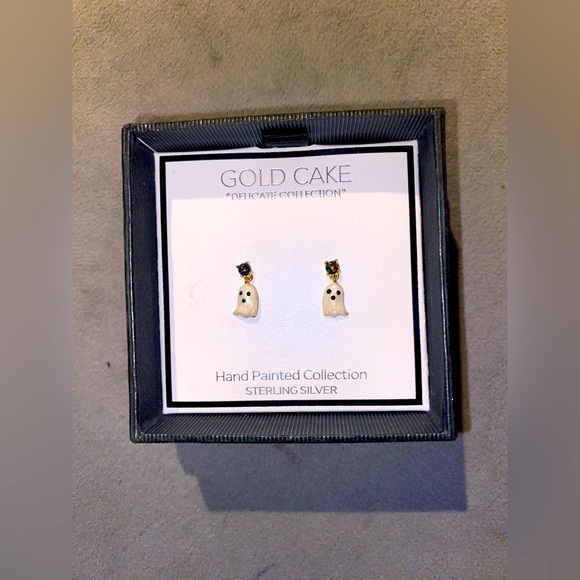BNIB Gold Cake “Delicate Collection” pair of Halloween Ghost Earrings Gold Tone - Picture 1 of 4